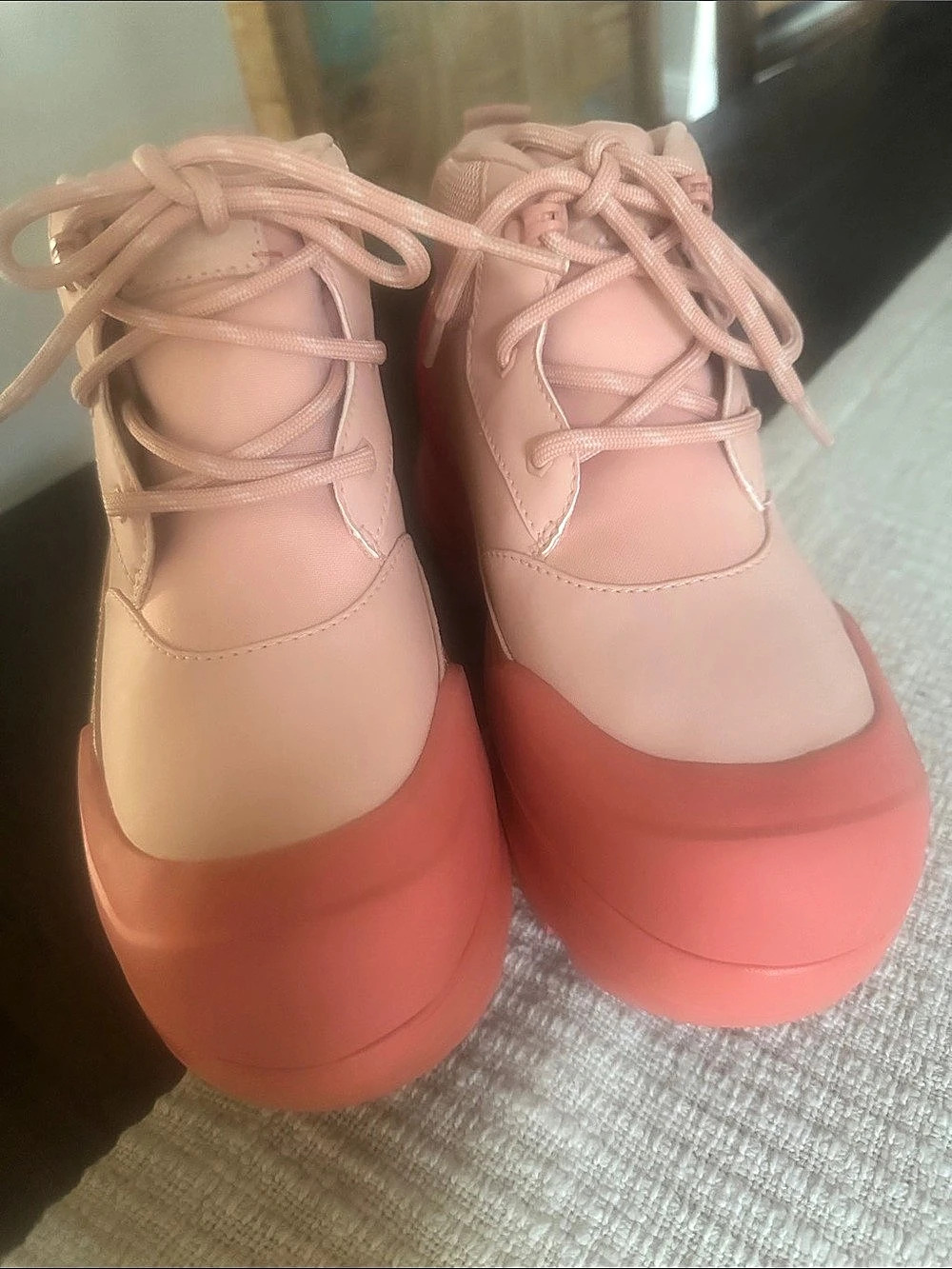 UGG SN 1731 Platform Sneakers in Pink US 8 New